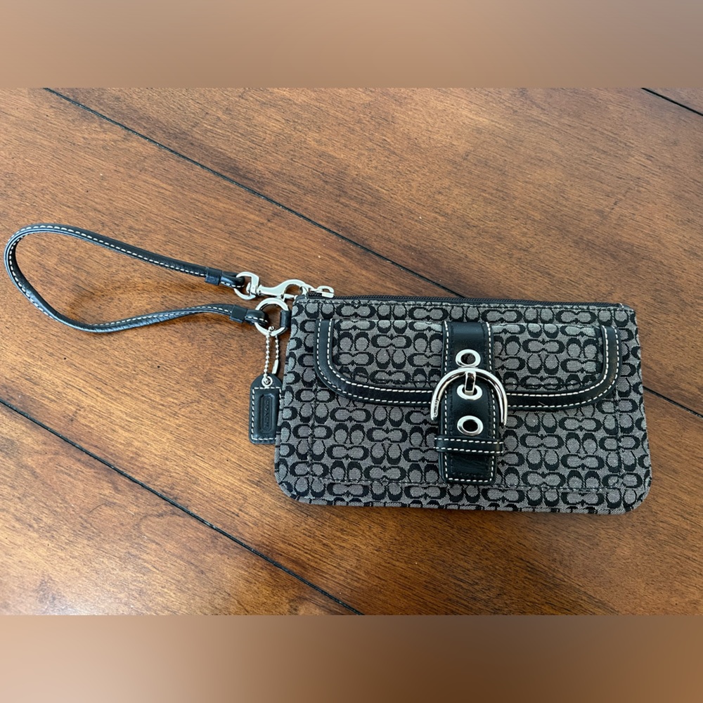 Coach Corner Zip Wristlet